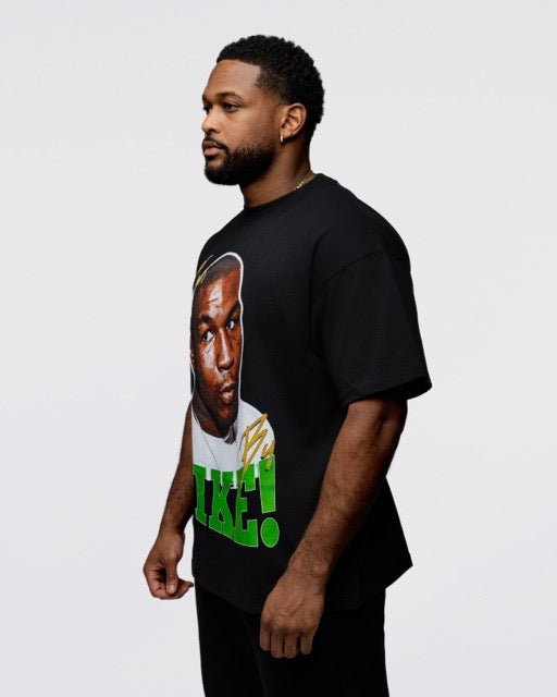 Model wearing the Paparazzi Flash tee.